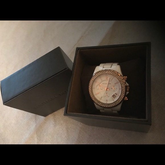 Michael Kores White and rose gold watch. - Picture 1 of 2